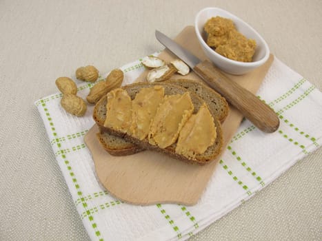 Bread with peanut butter