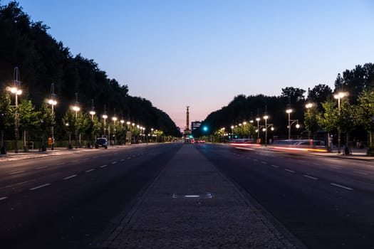 street to siegessaeul with cars in evening