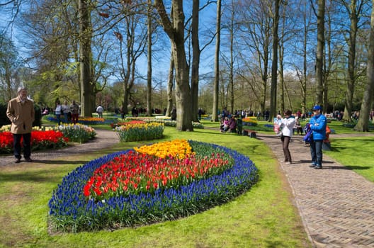 LISSE, NETHERLANDS - APRIL 17, 2016: Unknown tourists visiting the famous keukenhof tulip gardens in the netherlands