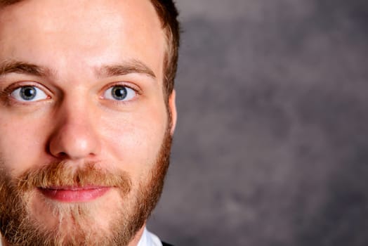 close up - portrait of a young friendly, bearded man