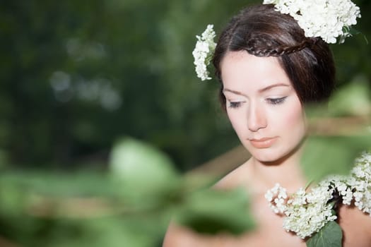 Young beauty woman in the forest whith beautiful looks