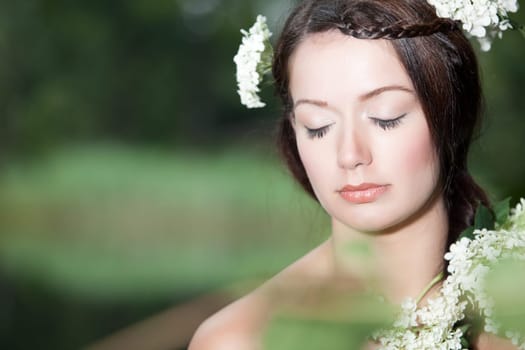 Young beauty woman in the forest whith beautiful looks