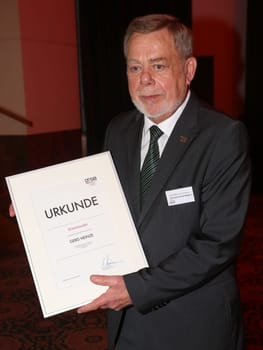 Gerd Heinze with badge of honour of the German Olympic Sports Confederation (DOSB) at the 13th General Assembly of the DOSB on 03.12.2016 in Magdeburg