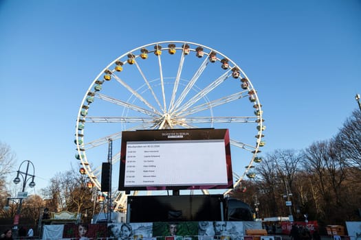 Ferris wheel at the Brandenburg Gate for the New Year's Eve party 2016 on 30.12.2016