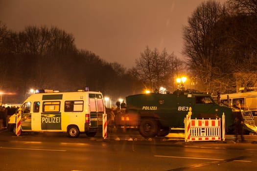 Police contingent at the entrance Victory Column for the New Year's Eve party at the Brandenburg Gate in Berlin on 31.12.2016