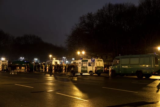 Police contingent at the entrance Victory Column for the New Year's Eve party at the Brandenburg Gate in Berlin on 31.12.2016