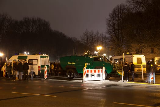 Police contingent at the entrance Victory Column for the New Year's Eve party at the Brandenburg Gate in Berlin on 31.12.2016