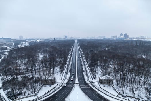 View from the Victory Column on Berlin towards the Brandenburg Gate in Berlin at the onset of winter on 8.1.2017