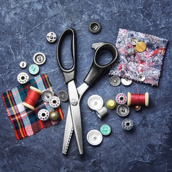 Scissors for cutting fabrics,patterns, fabrics,thread and buttons.Top view