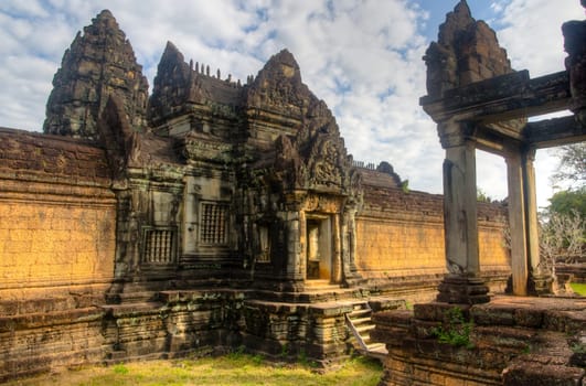 Built in the 12th century and contemporaneous to the more famous Angkor Wat, Banteay Samre is a lesser known temple in the outskirts of Siem Reap