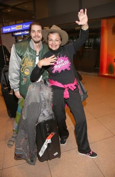 Franziska Menke with musician colleague Mahoney,. Arrival of the jungle camper from Australia at Terminal 1 Hamburg,31.01.2017