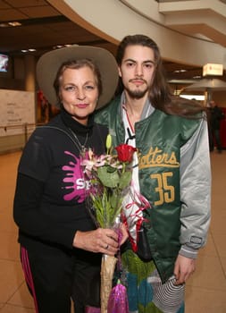 Franziska Menke with musician colleague Mahoney,. Arrival of the jungle camper from Australia at Terminal 1 Hamburg,31.01.2017
