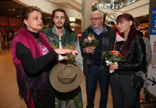 Franziska Menke with roommate David and fans at Hamburg Airport,. Arrival of the jungle camp participant in Australia at Hamburg Airport,31.01.2017