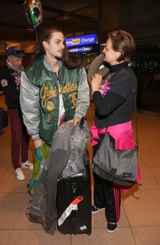 Franziska Menke with roommate David and fans at Hamburg Airport,. Arrival of the jungle camp participant in Australia at Hamburg Airport,31.01.2017
