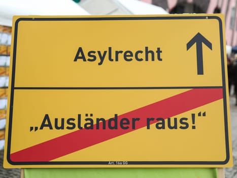 Right of asylum - foreigners out!