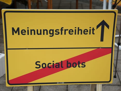 Freedom of expression - Social bots