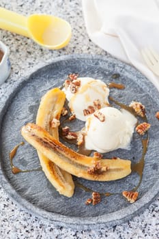 Grilled banana with vanilla ice cream,caramel sauce and sauce
