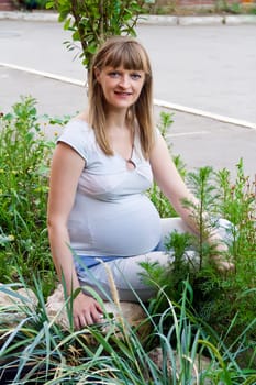 Image of pregnant woman in blue clothes