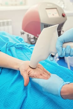 Procedure for palm against hyperhidrosis