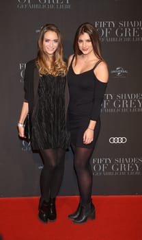 Jil Zeletzki und  Lisa Doehl (Influencer), .Europapremiere von FIFTY SHADES OF GREY -   Cinemaxx Hamburg