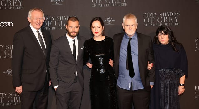 Paul Steinschulte ,Dakota Johnson , Jamie Dornan ,James Foley (Regisseur) und E L James (Romanautorin und Produzentin) ,.Europapremiere von FIFTY SHADES OF GREY -   Cinemaxx Hamburg