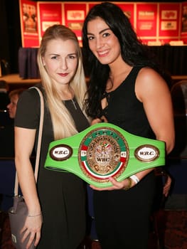 Boxer Fabiana Bytyqi and boxer Lucie Sedlackova (Team Czech Republic) at the SES Boxgala on 04.02.2017 at the Maritim-Hotel Magdeburg