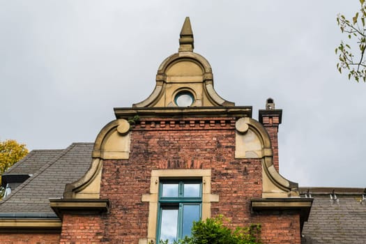 Gable view of an old villa from the Wilhelminian period with various historicizing style elements.