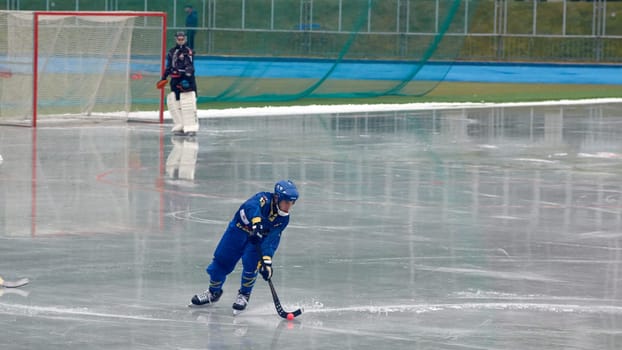 The game of hockey. Training games.