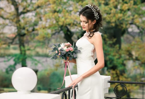 Wedding fashionable beautiful photo. Wedding portrait. Wedding attractive gorgeous bride. Wedding beautiful couple. Weddingbouquet of flowers. Wedding flowers. Wedding bouquet.