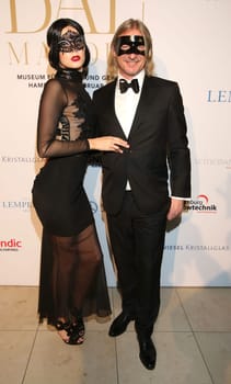 Frank Otto und Nathalie Volk im Bizarre Outfit   beim diesjaehrigen  Bal Masque im MKG Hamburg am 18.02.2017