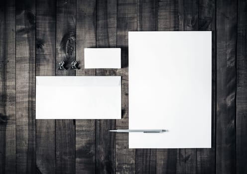 Blank stationery set on wooden table background. Blank letterhead, business cards, envelope and pen. ID template. Mockup for branding identity. Blank letterhead, business card, envelope and pen. Top view.