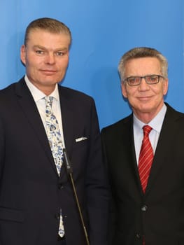 Holger Stahlknecht and Federal Minister of the Interior Thomas de Maizière (CDU) visit the Competence Center Return of the Magdeburg City Mission 21.2.17