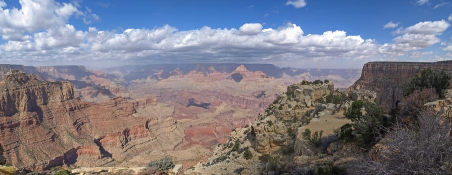 The Grand Canyon. Views of the canyon, the landscape and nature.