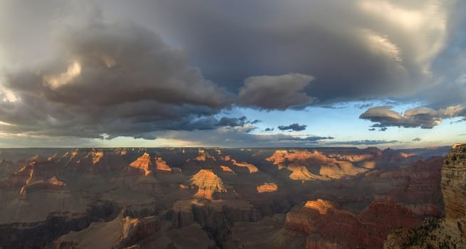 The Grand Canyon. Views of the canyon, the landscape and nature.