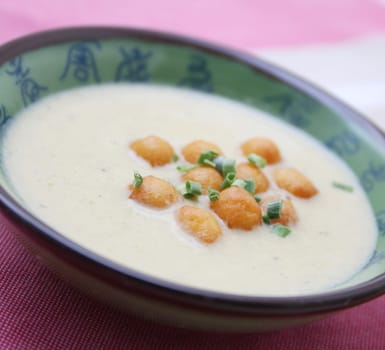 Vegetable soup with baking peas