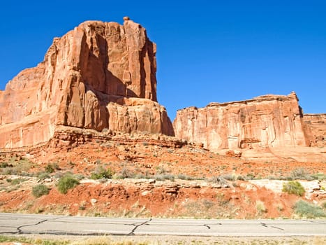 Nature National Park, Utah. The landscape and rocks. Roads and propinki Park, Utah.