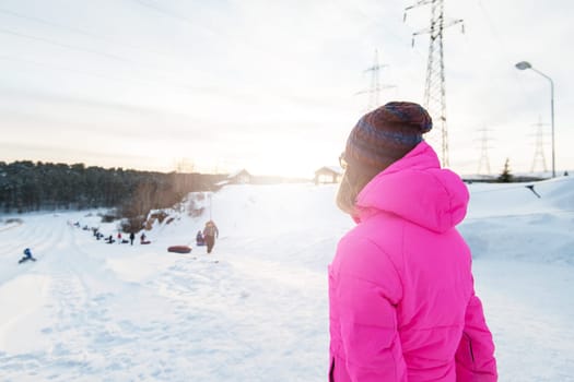 Woman at heel at beauty winter day