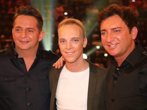 Duo Fantasy with singer Sandro after the ARD TV show Schlager Countdown in Oldenburg on 25.03.2017