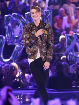Singer Vincent Gross in the ARD TV show Schlager Countdown in Oldenburg on 25.03.2017