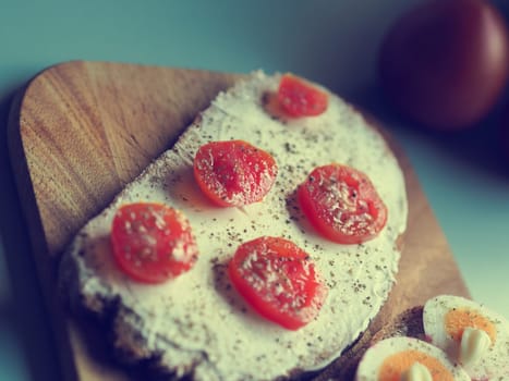 Whole grain bread with tasty cheese and eggs