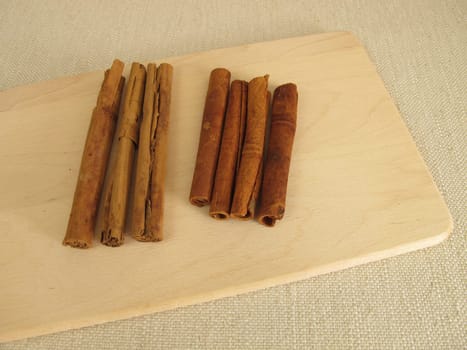 Cinnamon sticks of Ceylon cinnamon and cassiazimt