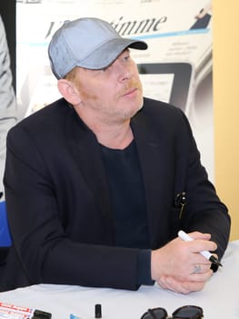Actor Ben Becker during an autograph session on 10.04.2017 in Magdeburg
