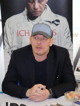 Actor Ben Becker during an autograph session on 10.04.2017 in Magdeburg