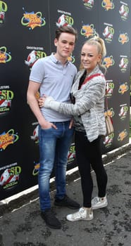 Jenny Elvers mit  Sohn Paul  ,.Eroeffnung  Ghostbusters 5D  – die ultimative Geisterjagd im Heidepark Soltau am 11.04.2017.