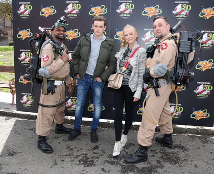 Jenny Elvers mit  Sohn Paul und Ghostbusters ,.Eroeffnung  Ghostbusters 5D  – die ultimative Geisterjagd im Heidepark Soltau am 11.04.2017.