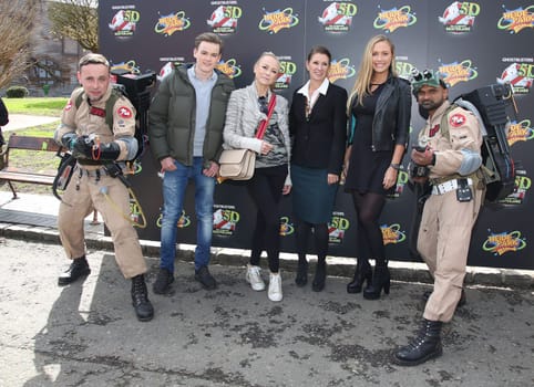 Jenny Elvers with Sohn Paul,Sabrina de Carvalho,Alena Gerber und Ghostbusters,. Eroeffnung Ghostbusters 5D – die ultimative Geisterjagd im Heidepark Soltau am 11.04.2017.