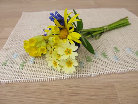 Small bound spring bouquet