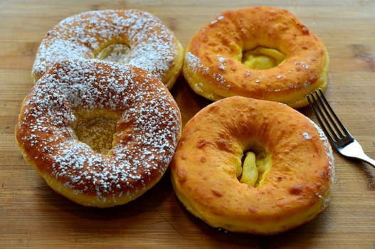 Photo freshly baked pulled out Küchle doughnuts with icing sugar