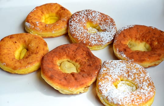 Photo freshly baked pulled out Küchle doughnuts with icing sugar