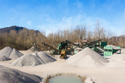 Extraction gravel. Machinery distribution and classification by size gravel. Conveyors for transporting gravel.Gravel quarry. Construction industry.